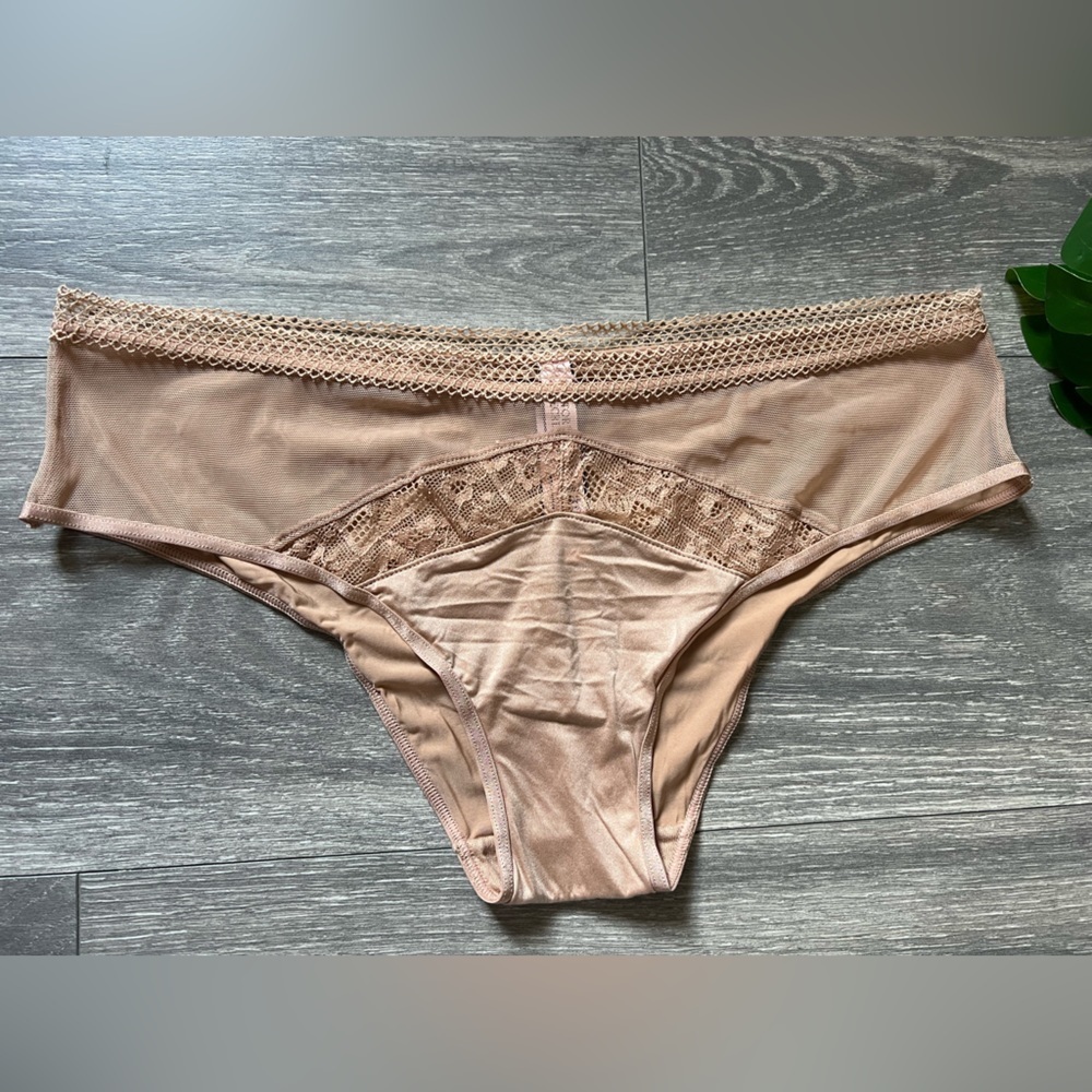Victoria’s Secret 2017 body by Victoria Lace detail hip hugger hipster Nude Sz L